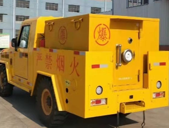 大安镇凯龙爆破器材运输车：保障爆破任务的安全运行
